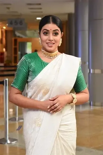 SOUTH INDIAN ACTRESS POORNA IMAGES IN WHITE SAREE 2